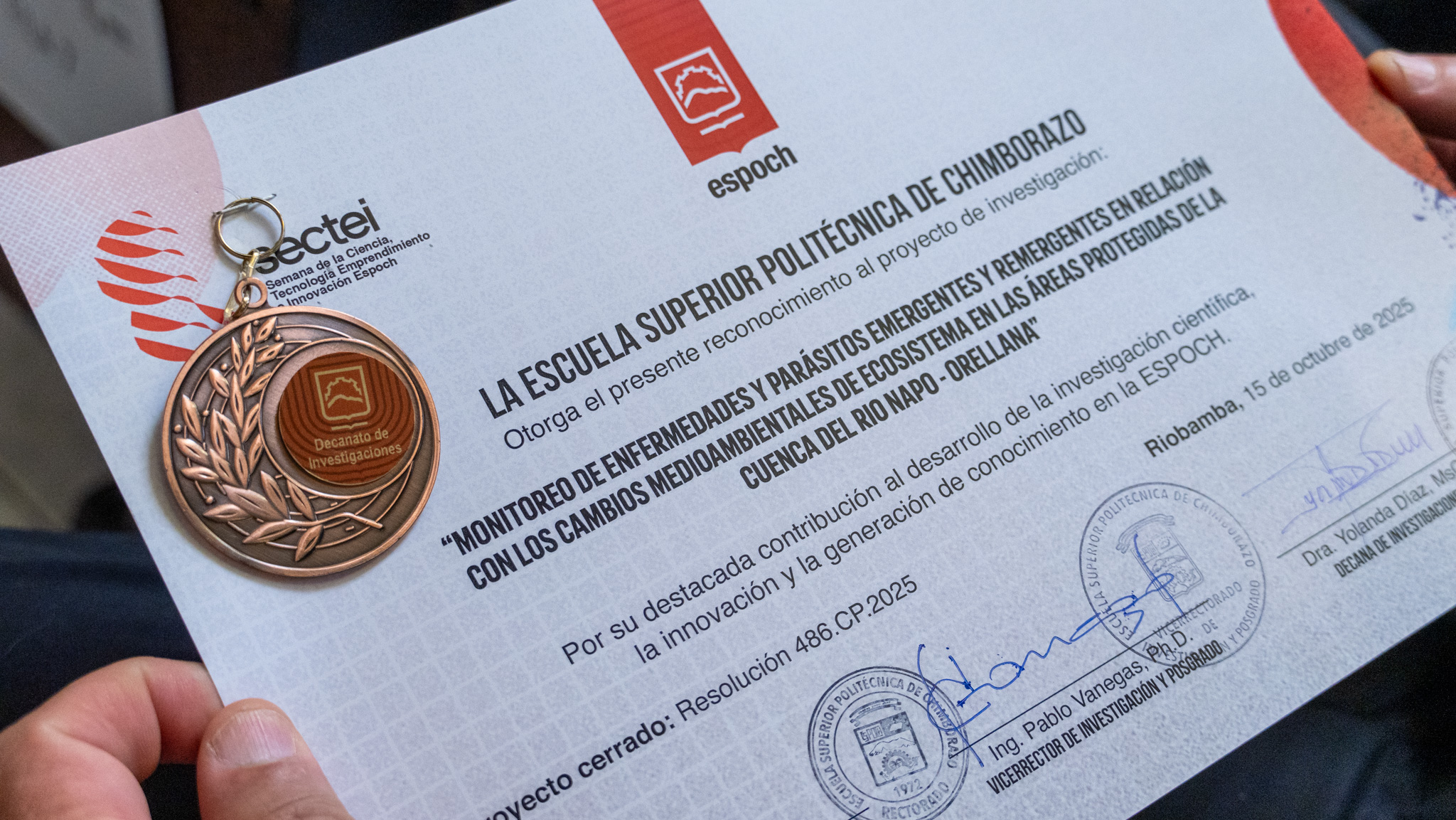 LA ESPOCH RECONOCE LA EXCELENCIA DE SUS INVESTIGADORES EN LA CEREMONIA DE CIERRE DE PROYECTOS 2023 -2025